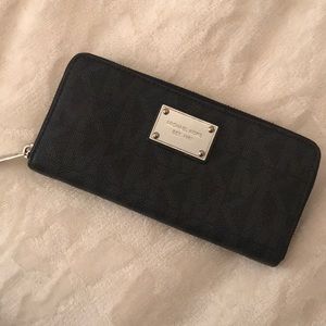 Michael Kors Continental Jet Set Wallet in Black